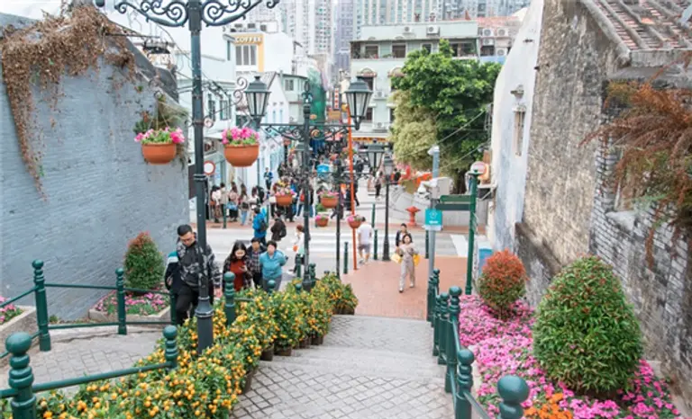  * 마카오 거리를 걷는 사람들. 사진=픽사베이