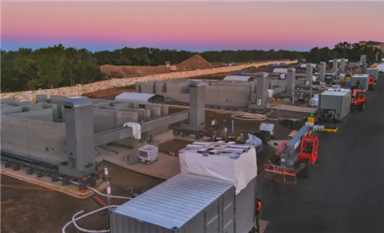  * 텍사스 오스틴 인근에 3D 프린팅으로 지어지고 있는 주택들. 사진=ICON