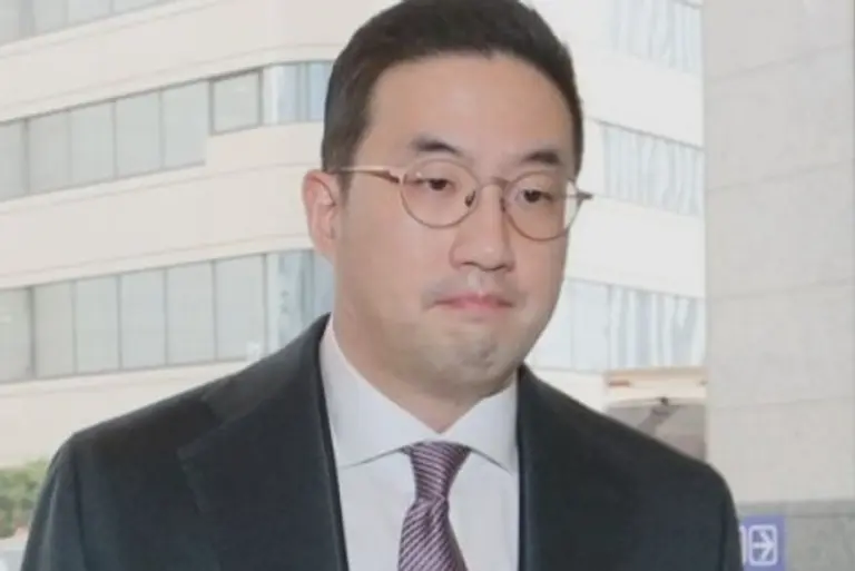  * 구광모 LG 그 룹 회장이 어머니와 여동생들로부터 