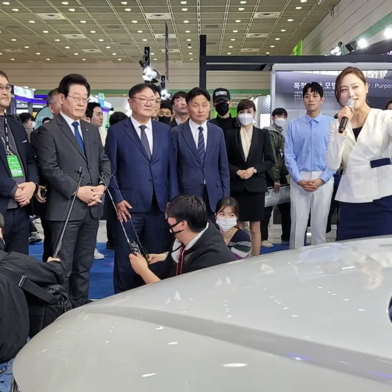  * 이재명 민주당 대표가 현대차 부스를 방문했다. 