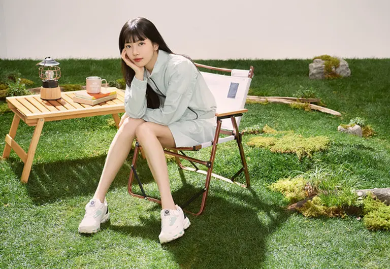  K2 모델로 활동하고 있는 배우 수지가 하이킹화를 착용하고 있다.(사진제공. K2)