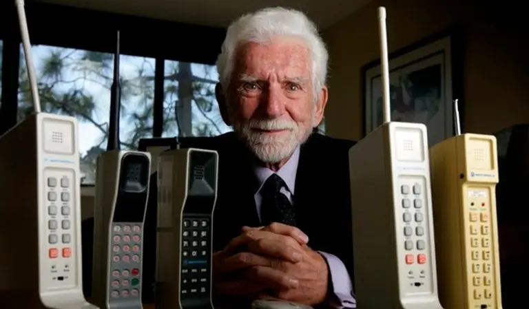 50년 전 첫 휴대폰 통화를 했떤 마티 쿠퍼. 출처=뉴욕타임스(NYT)