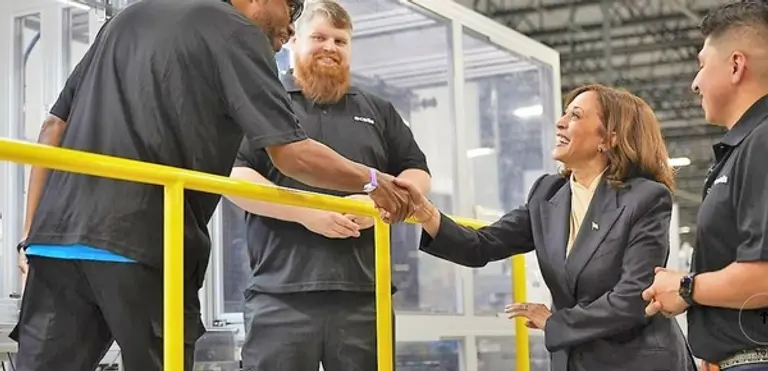 카멀라 해리스 미국 부통령이 한화솔루션 조지아 공장을 방문했다. 출처=한화솔루션