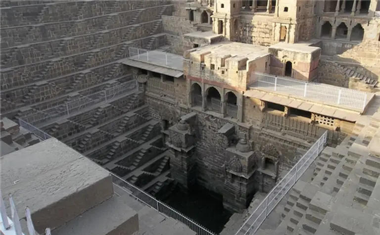  * 인도에서 계단식 우물 복원 작업이 한창이다. 사진=픽사베이