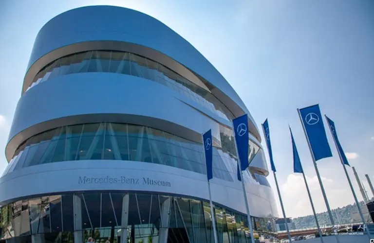  * 독일 슈투트가르트의 대표 관광지인 벤츠 박물관 전경. 슈투트가르트는 뷔르템부르크 왕국의 수도였으며, 지금은 바덴 뷔르템부르크 지방 주도이다. 국내에는 발레리나 강수지씨로 널리 알려졌다. 