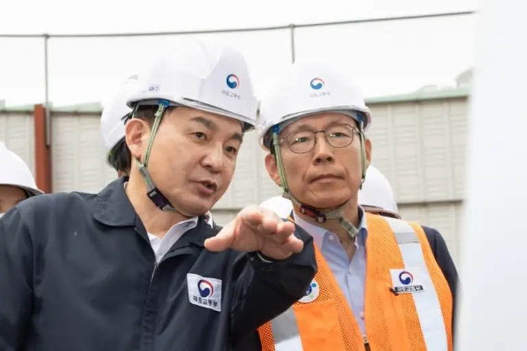 인천검단신도시 LH 아파트 주차장 붕괴 현장을 점검하고 있는 원희룡 장관(사진출처. 국토교통부)