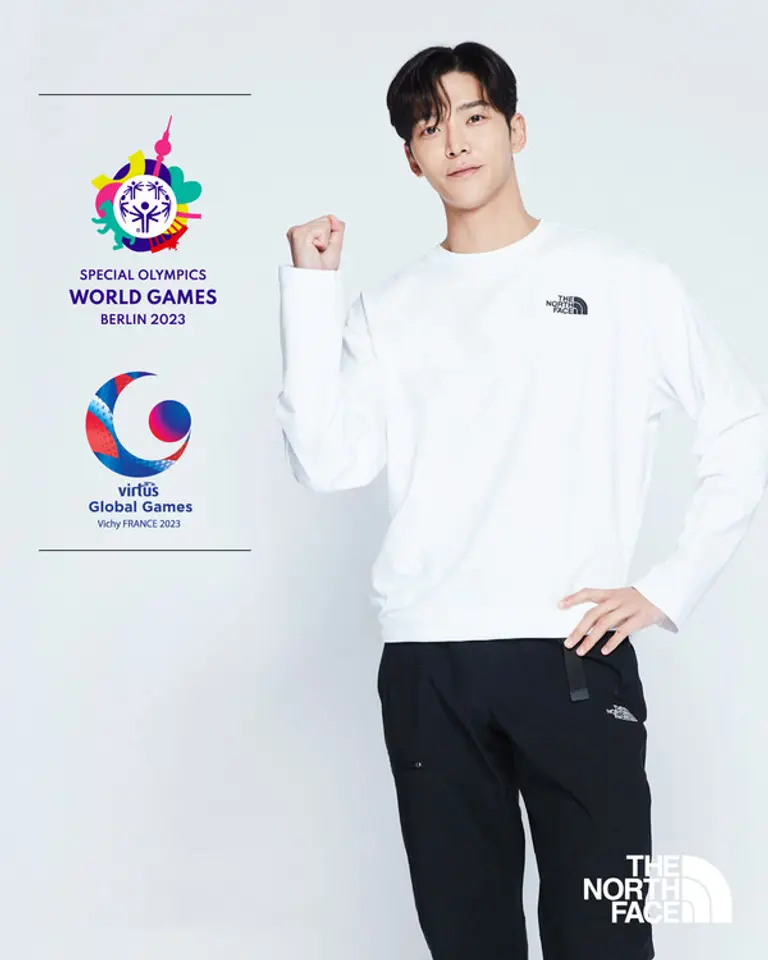 노스페이스가 발달장애인 국가대표 선수단에게 의류와 용품을 후원한다. 노스페이스 홍보대사 로운(사진. 노스페이스)