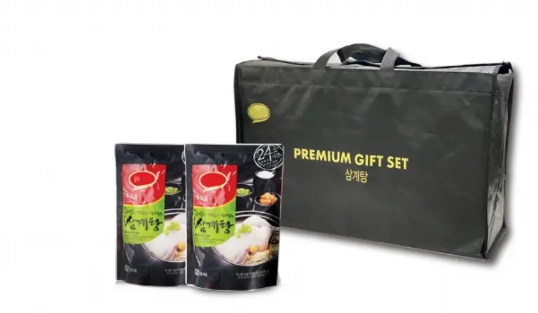 부영그룹이 21일 중복을 맞아 현장근로자·임직원들에게 삼계탕 5800여 세트를 선물했다.(사진. 부영그룹)