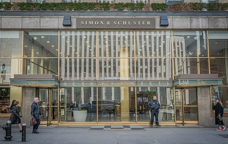 사이먼&슈스터가 16억 달러의 가격으로 사모펀드에 매각된다.