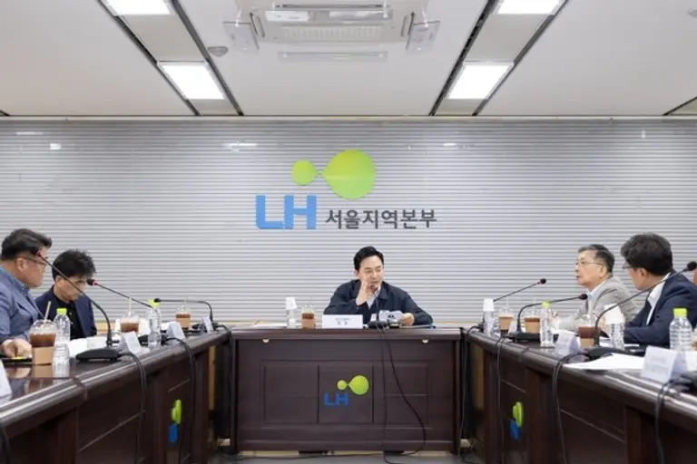 LH공공주택 긴급안전점검회의 모습(출처. 국토교통부)