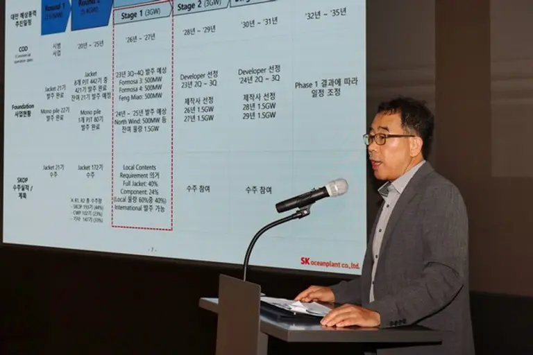 SK오션플랜트 이승철 대표이사가 상반기 실적 간담회에 참석해 회사 성장전략에 대해 설명하고 있다.(사진. SK오션플랜트)