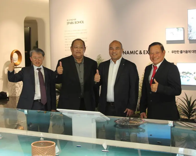 필리핀 보홀 주정부 관계자들이 방한해 엘 카스키다 by 제이파크 보홀 리조트 사업의 진행상황을 확인했다. 사진왼쪽부터 유시영 유림개발 회장, 에드가르도 아르케이 팡라오 시장, 에리코 아리스토텔레 아우멘타도 보홀 주지사, 저스틴 우이 프로푸드 인터내셔널 회장.(사진. 유림개발)