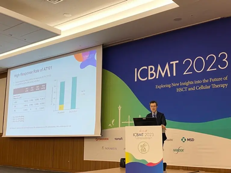 앱클론 CAR-T 치료제 AT101의 임상 1상 결과를 발표하는 서울아산병원 암병원 CAR-T 센터 소장 윤덕현 교수 [사진=앱클론]