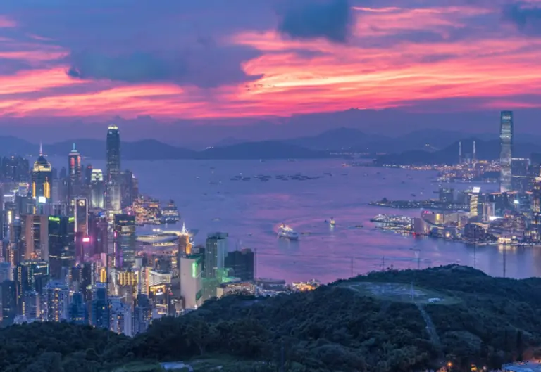  * 해가 저물어 어두워지고 있는 홍콩의 야경. 사진=픽사베이 