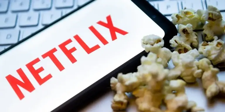 넷플릭스가 곧 회비를 인상할 것으로 알려졌다.
