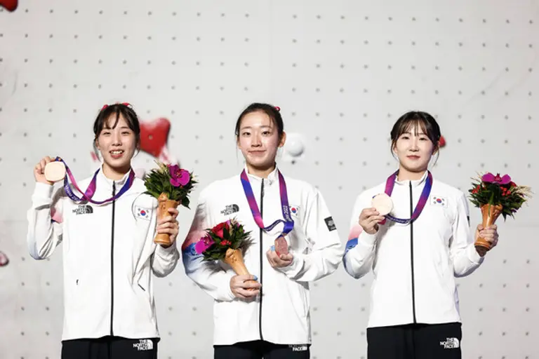  항저우 아시안게임 스포츠클라이밍 여자 스피드 계주 부문에 출전한 정지민·노희주·최나우 선수가 동메달을 획득했다. (사진제공. 대한산악연맹)