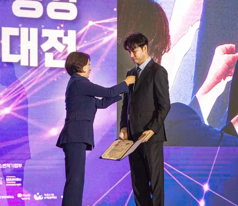 인피닉 오승진 상무이사가 중소기업 혁신 유공 시상식에서 국무총리 표창을 받았다. (사진제공. 인피닉)