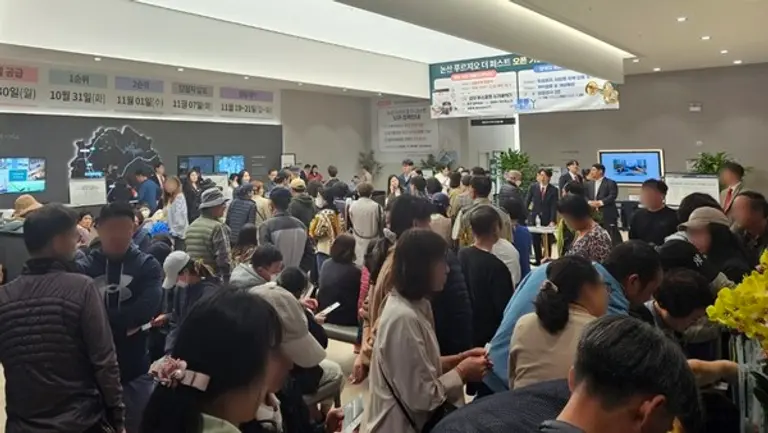 논산 푸르지오 더 퍼스트 견본주택을 찾은 예비 청약자들. (사진. 대우건설)