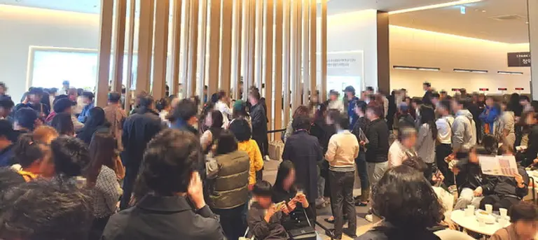 군산 에리크시티 아이파크 견본주택에 구름인파가 몰리며 성황을 이뤘다. (사진. HDC현대산업개발)