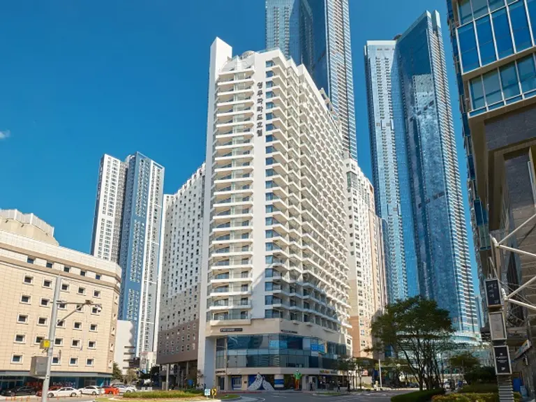 와이컬렉션 by UH Flat 해운대 영무파라드 비치점 외관