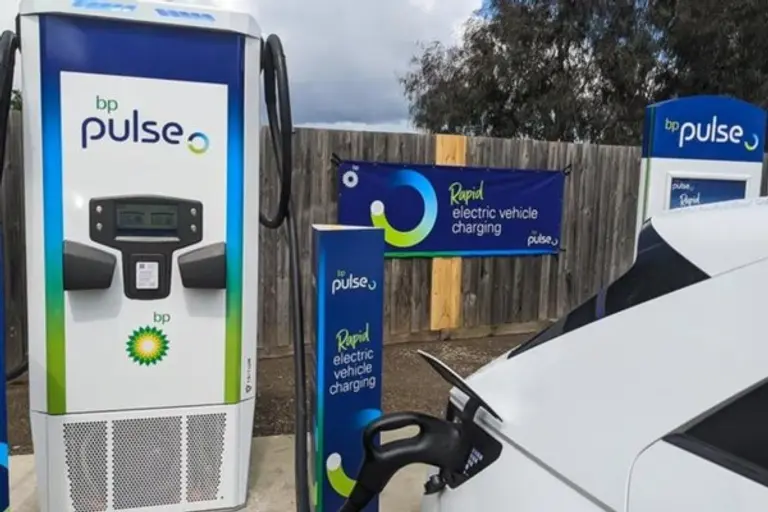 영국 BP가 테슬라 슈퍼차저 1억 달러 상당을 매입할 예정이다.