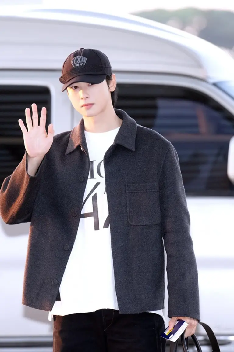 가수겸 배우 차은우가 남신 비주얼로 시선을 사로잡았다. (사진. 디올)