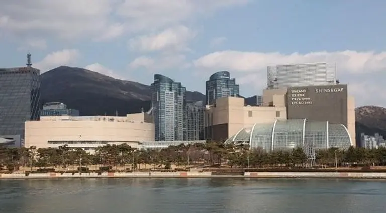  * 부산센텀시티에 있는 신세계 면세점 전경.