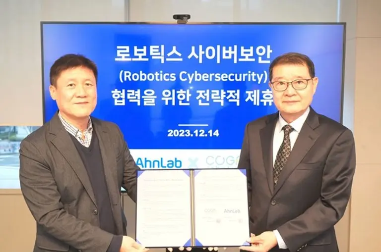 안랩 전성학 연구소장(좌측), 코가로보틱스 박승도 대표