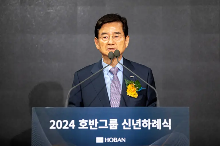 김선규 호반그룹 회장이 2일 시무식에서 신년사를 발표하고 있다. (사진제공. 호반그룹)