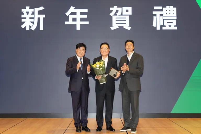 왼쪽에서부터 권오갑 HD현대 회장, 조석 HD현대일렉트릭 사장, 정기선 HD현대 부회장