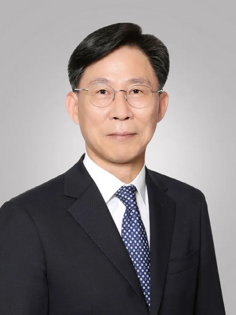  * 홍원학 삼성생명 신임 사장. 홍 대표이사는 지난 2일 신년사에서 "모든 개념과 관점의 외연을 확장해 생명보험과 손해보험, 금융과 제조, 기술과 서비스까지 서로 다른 전 영역을 