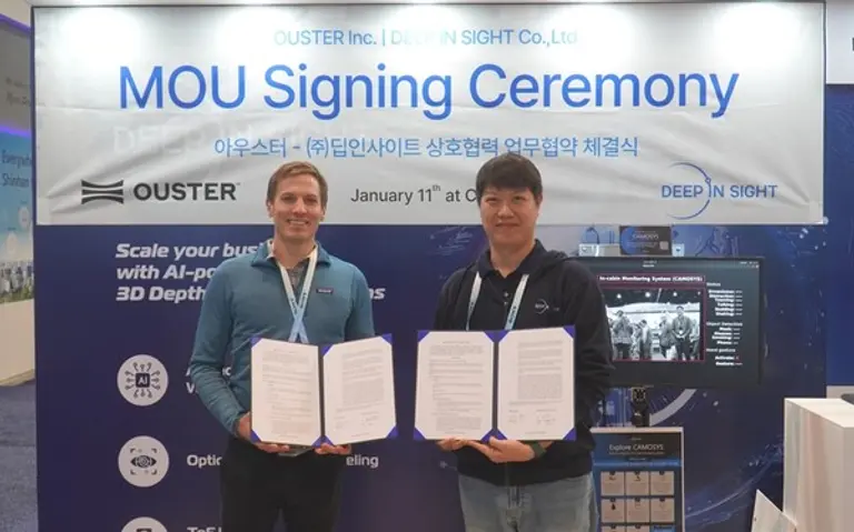 아우스터 앵거스 파칼라 CEO(왼쪽)와 딥인사이트 오은송 대표