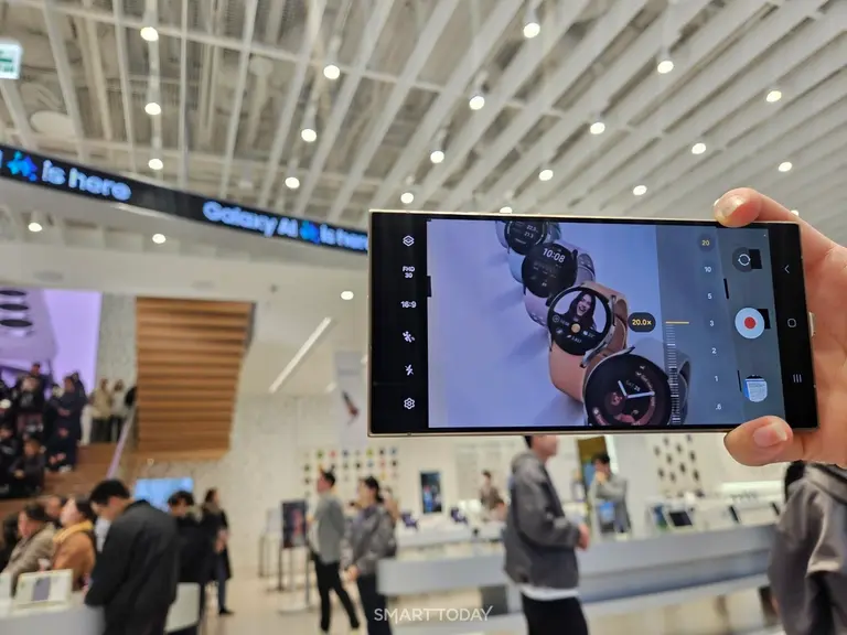 갤럭시 S20 울트라의 동영상 20배 줌 촬영의 해상도를 확인해 봤다.