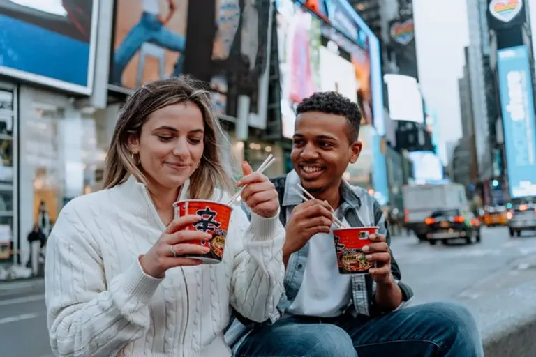 신라면을 즐기는 미국 소비자들