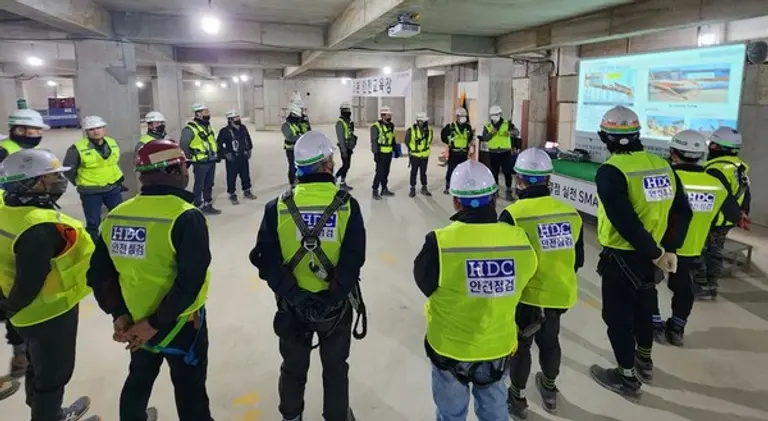 HDC현대산업개발은 페트롤 점검을 통해 건설현장 사고 예방관리에 집중하고 있다. (사진제공. 현대산업개발)