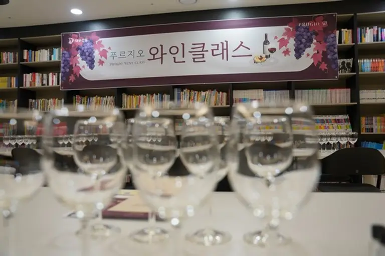 대우건설이 푸르지오 입주민을 위한 와인클래스를 운영하고 있다. (사진제공 대우건설)