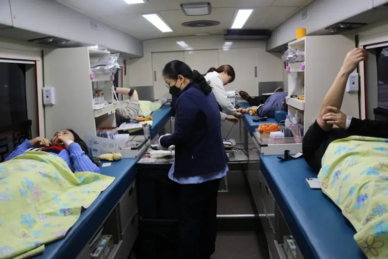 한화손해보험 임직원 40여 명이 지난 20일 서울 여의도 사옥에서 헌혈하고, 헌혈증을 기부했다. [출처: 한화손해보험]