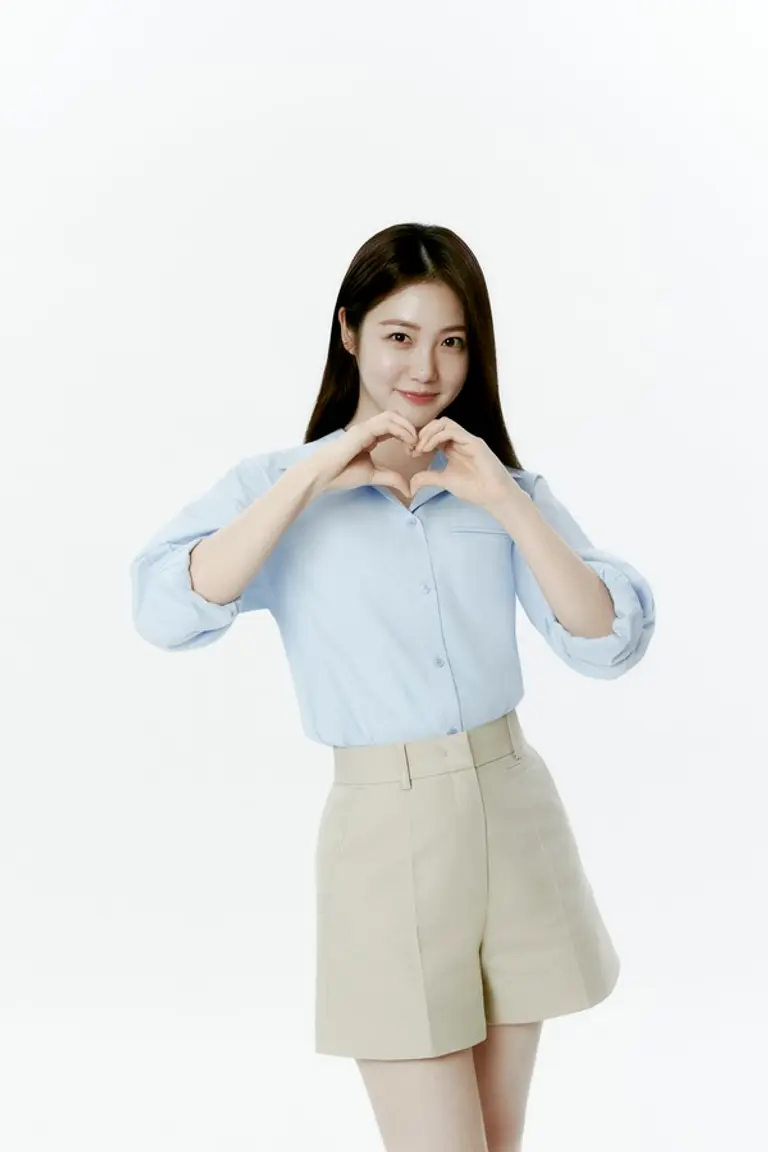 * ‘덴마크’ 브랜드 모델인 배우 신예은