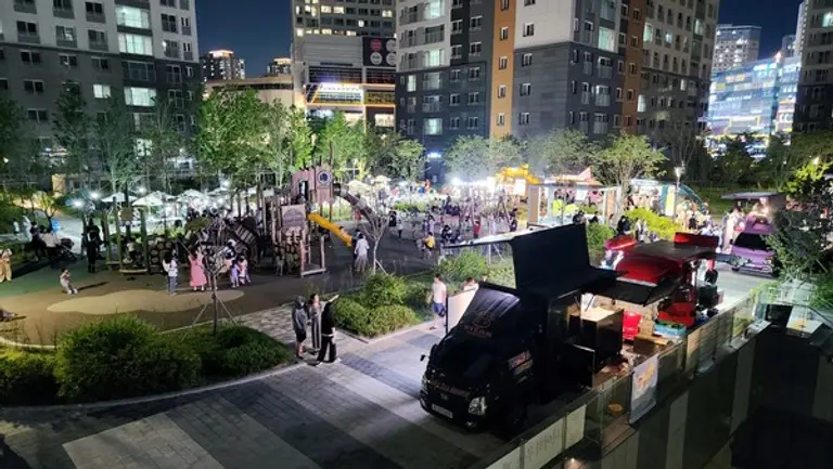 동탄 호수공원 리슈빌의 여름 비어가든 행사 모습 (사진제공. 케이디리빙)