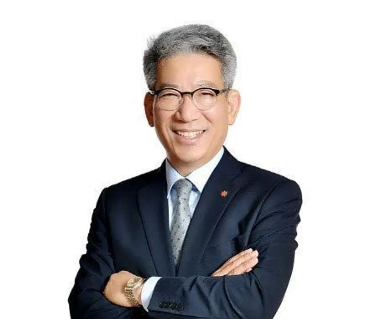 * 허병훈 신세계건설 대표이사. 정용진 신세계그룹 회장이 첫 인사로 적자 수렁에 빠진 신세계건설 정두영 전 대표이사를 경질하는 대신 그룹 재무통 허병훈 신임 대표이사를 긴급 투입했다. 