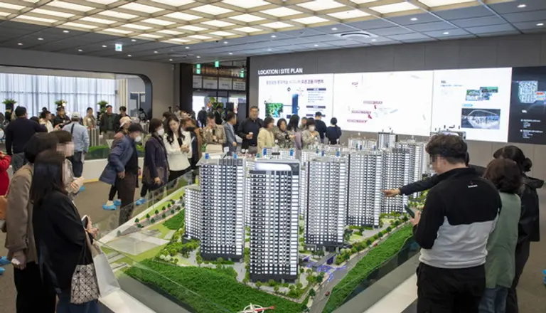 광주 중앙공원 롯데캐슬 시그니처 견본주택에 주말동동안 많은 인파가 몰렸다. (사진. 롯데건설)