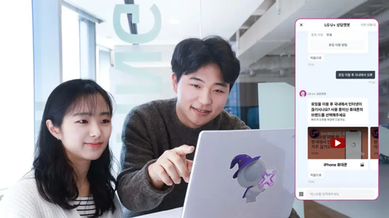 LG유플러스는 자체 개발한 AI 기술인 ‘익시(ixi)’ 기반의 AI 에이전트 플랫폼을 선보인다고 8일 밝혔다. LG유플러스 직원들이 챗 에이전트를 소개하고 있다.
