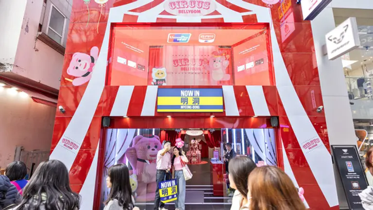 롯데홈쇼핑은 내달 31일까지 서울 인기 관광지 명동에 위치한 롯데면세점 쇼룸 