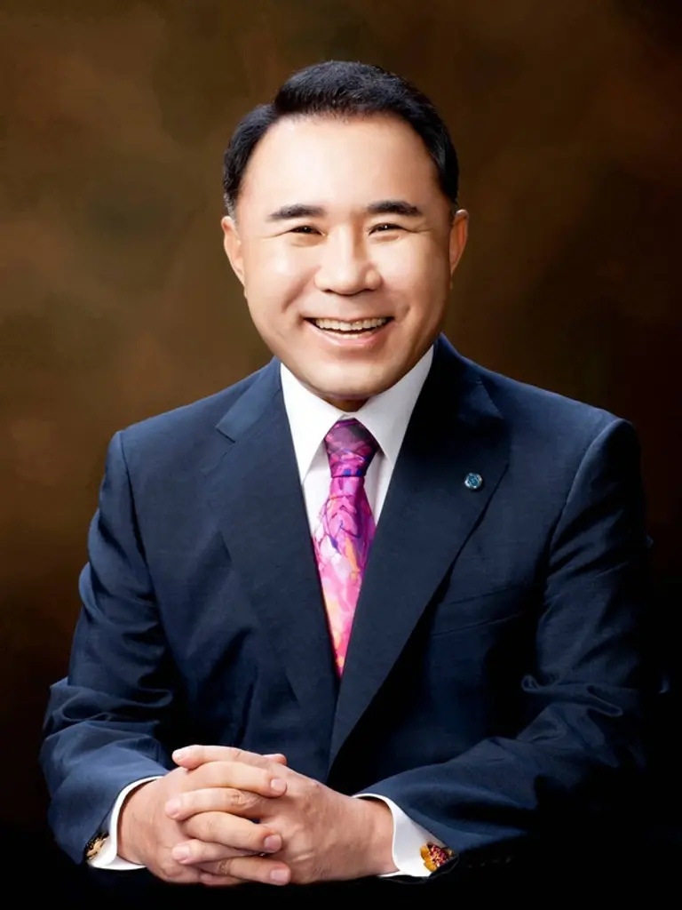 윤홍근 제너시스BBQ 회장. (사진=BBQ)