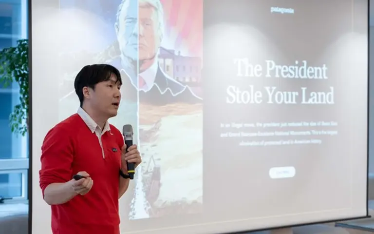 파타고니아 코리아의 김광현 환경팀 헤드(팀장)가 최근 서울 강남구 토스뱅크 본사에서 토스뱅크 임직원 150여 명에게 파타고니아가 추구하는 가치와 B코프로서 함께 나아가야 할 지향을 주제로 강연했다. [출처: 토스뱅크]