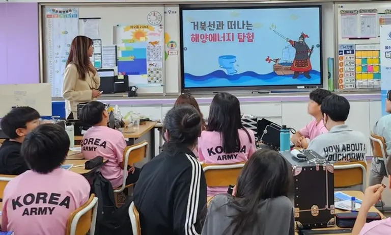 바다에너지가 국립해양과학관과 함께 지난 17일, 울산 북구 소재의 초등학교에서 해양에너지 교육 ‘바다와 함께’ 캠페인을 진행했다.