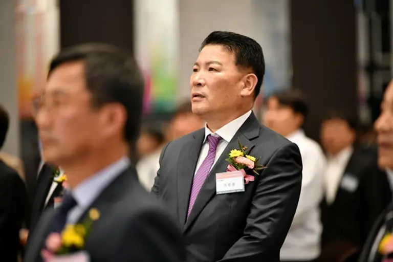  * 광주·전남 중소기업 융합 플라자’ 행사에 참여한 이정권 DH글로벌 회장. 