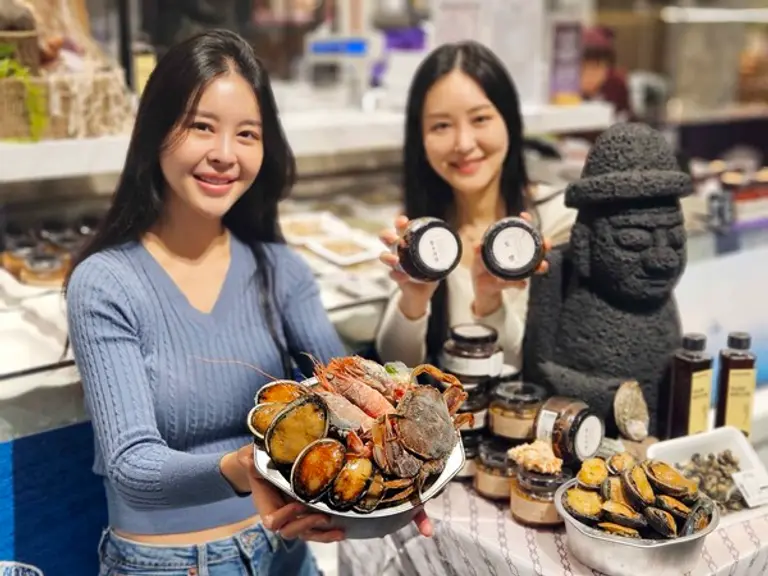 신세계백화점이 해녀수산물 기획전을 연다 (사진. 신세계백화점)