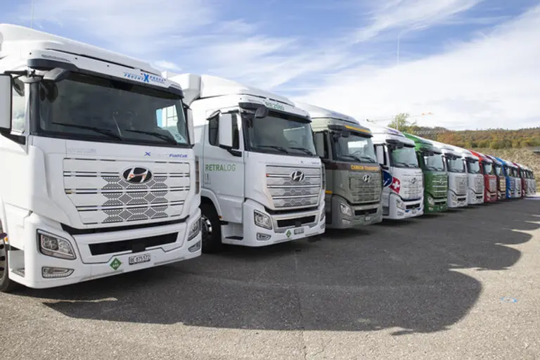 스위스에서 운행중인 현대차 엑시언트 수소전기트럭