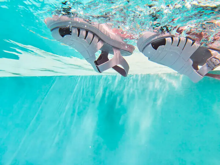 아쿠아 샌들 (사진. 슈콤마보니)